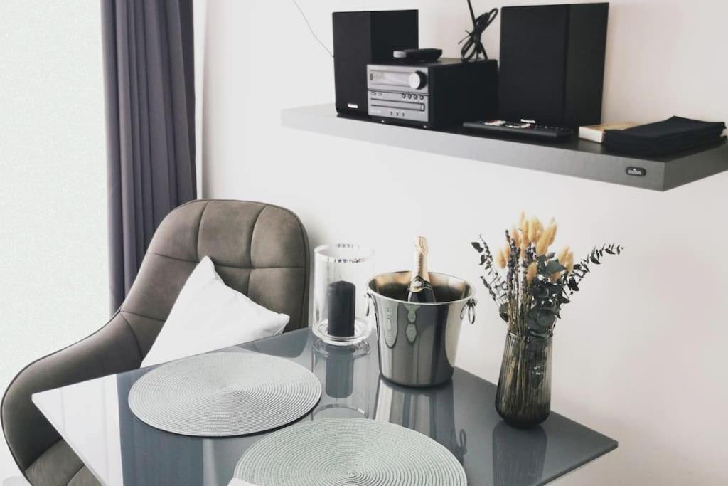 Hh 03 By Rockchair - Superhost Status - Modernes Apartment Mit Sonnigem Balkon & Premium Boxspringbetten In Winterhude - Hamburg Top Geheimtipp Eksteriør bilde